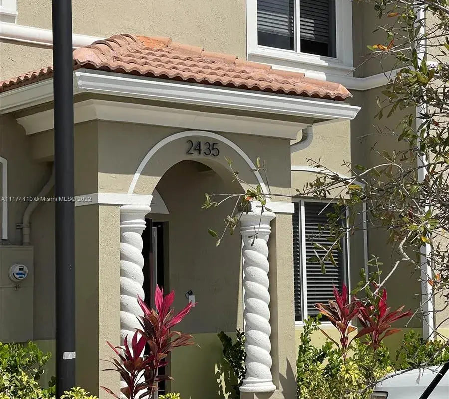 2435 SE 11th St, Homestead FL 33035