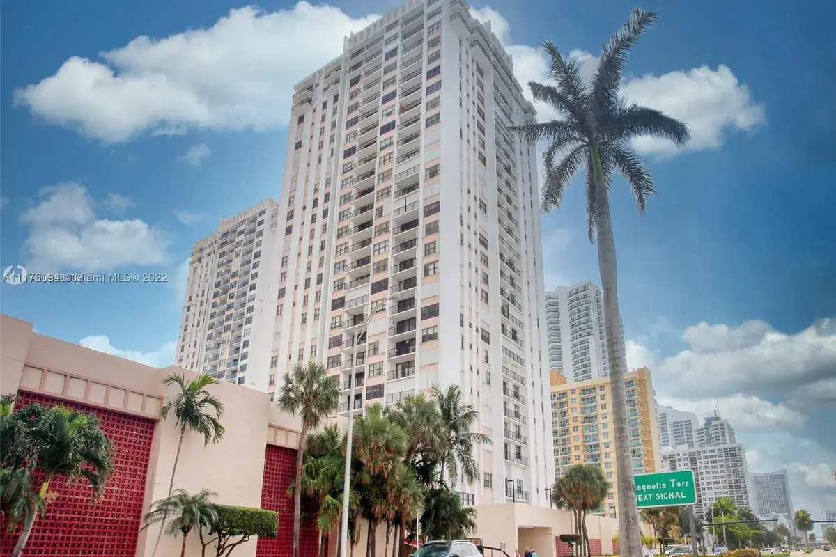 2401 S Ocean Dr # 404, Hollywood FL 33019