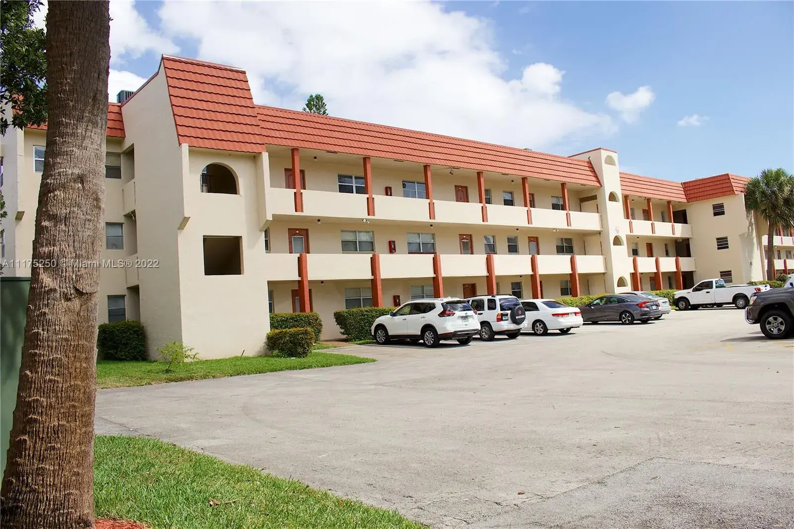 7891 N Sunrise Lakes Dr # 201, Sunrise FL 33322