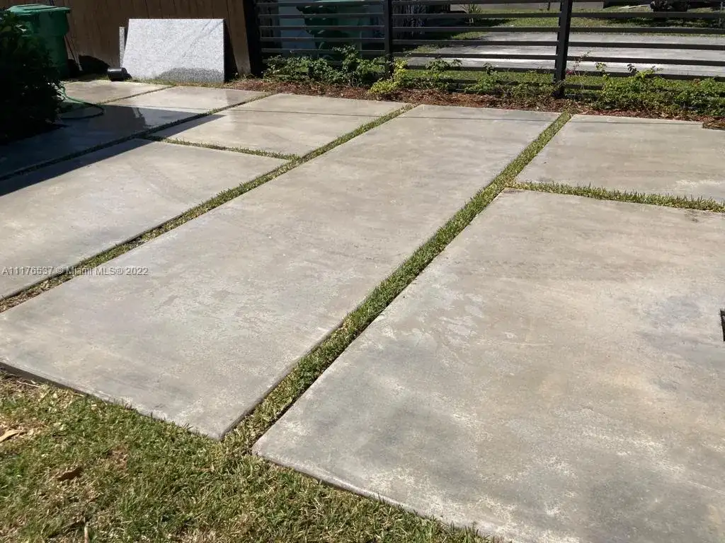 1810 NW 69th Ter, Miami FL 33147 photo 4