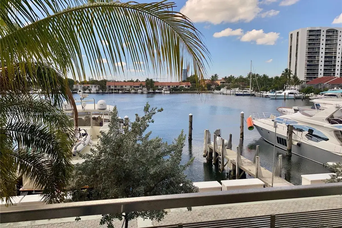 3750 Yacht Club Dr, Aventura FL 33180