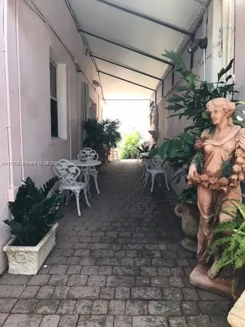 1239 Alton Rd, Miami Beach FL 33139 photo 3