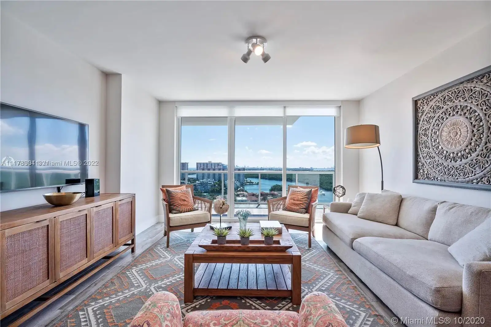 400 Sunny Isles Blvd # 1702, Sunny Isles Beach FL 33160 photo 2