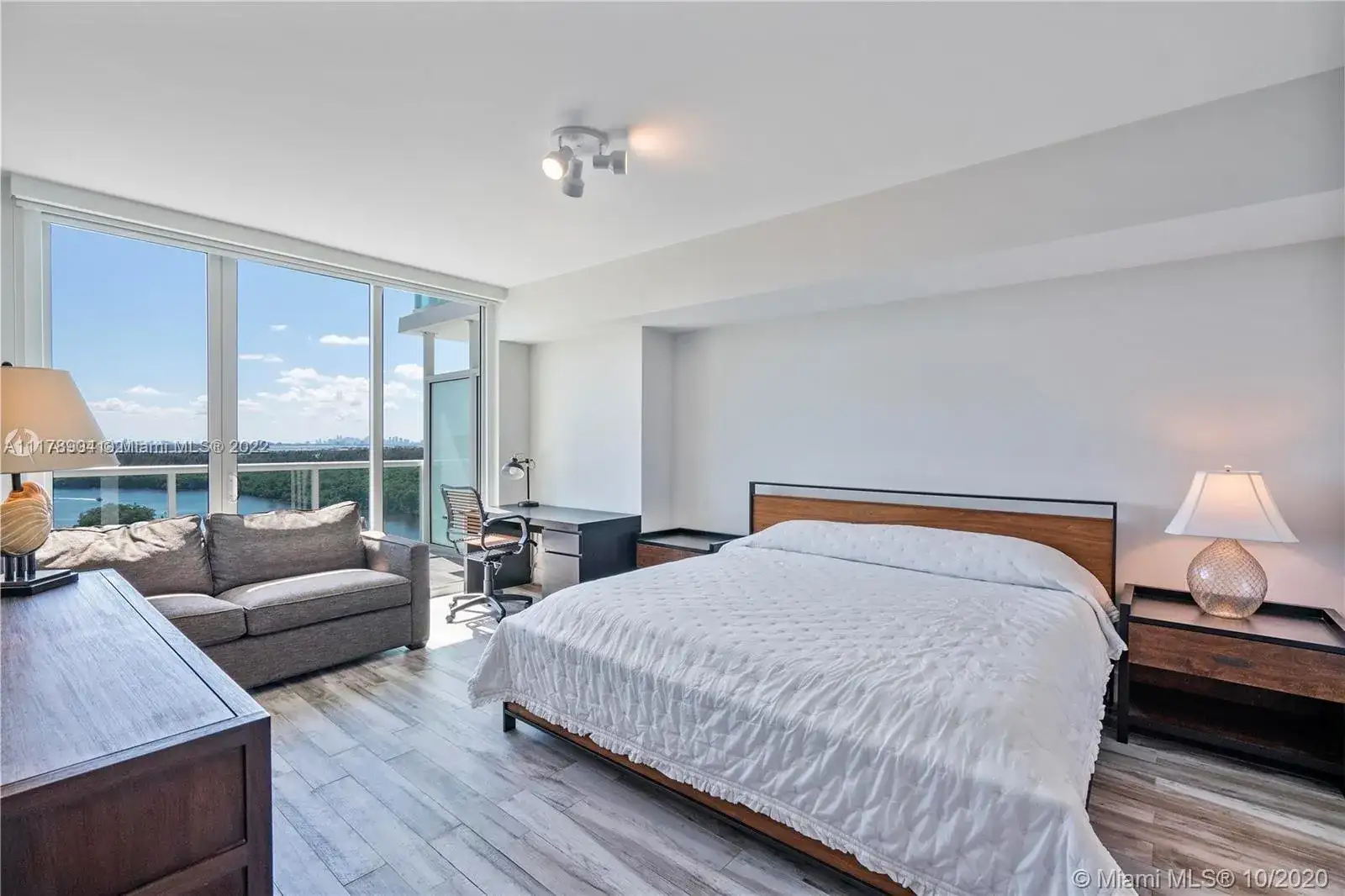 400 Sunny Isles Blvd # 1702, Sunny Isles Beach FL 33160 photo 4