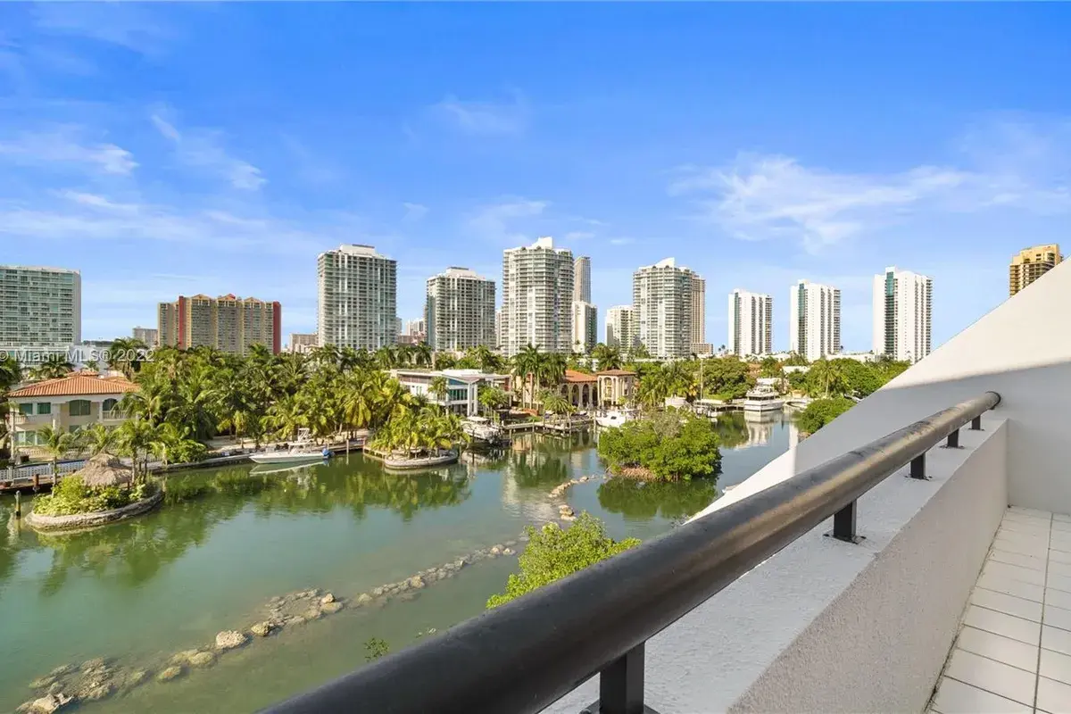 355 Poinciana Dr # 1130, Sunny Isles Beach FL 33160