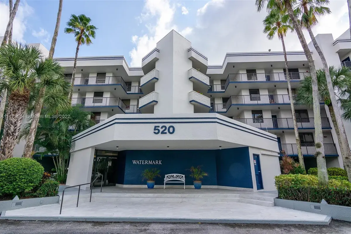 20 SE 12th St, Dania Beach FL 33004