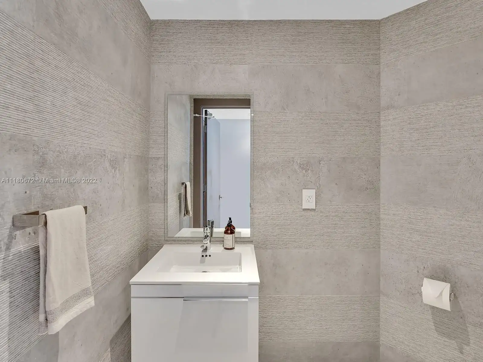 17111 Biscayne Blvd # 309, North Miami Beach FL 33160 photo 4