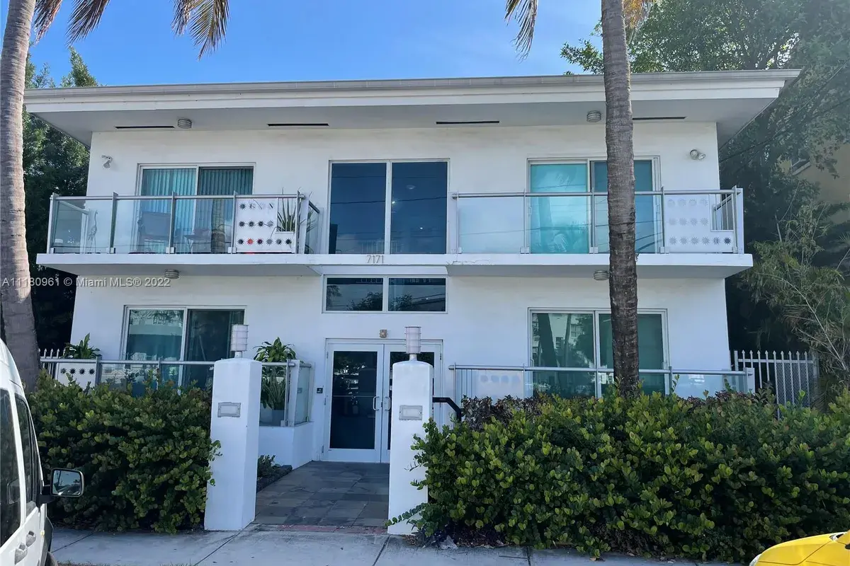 7171 Bay Dr, Miami Beach FL 33141