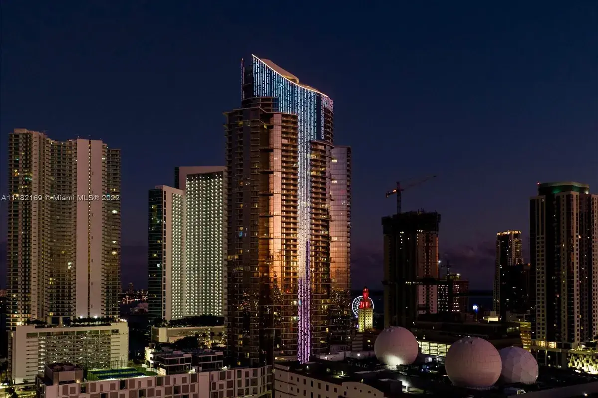 851 NE 1st Ave # 1401, Miami FL 33132