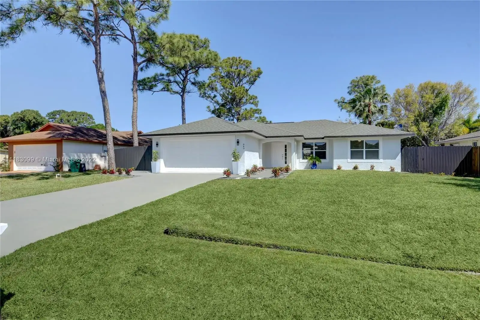949 SE Brookedge Ave, Port St. Lucie FL 34983 photo 2