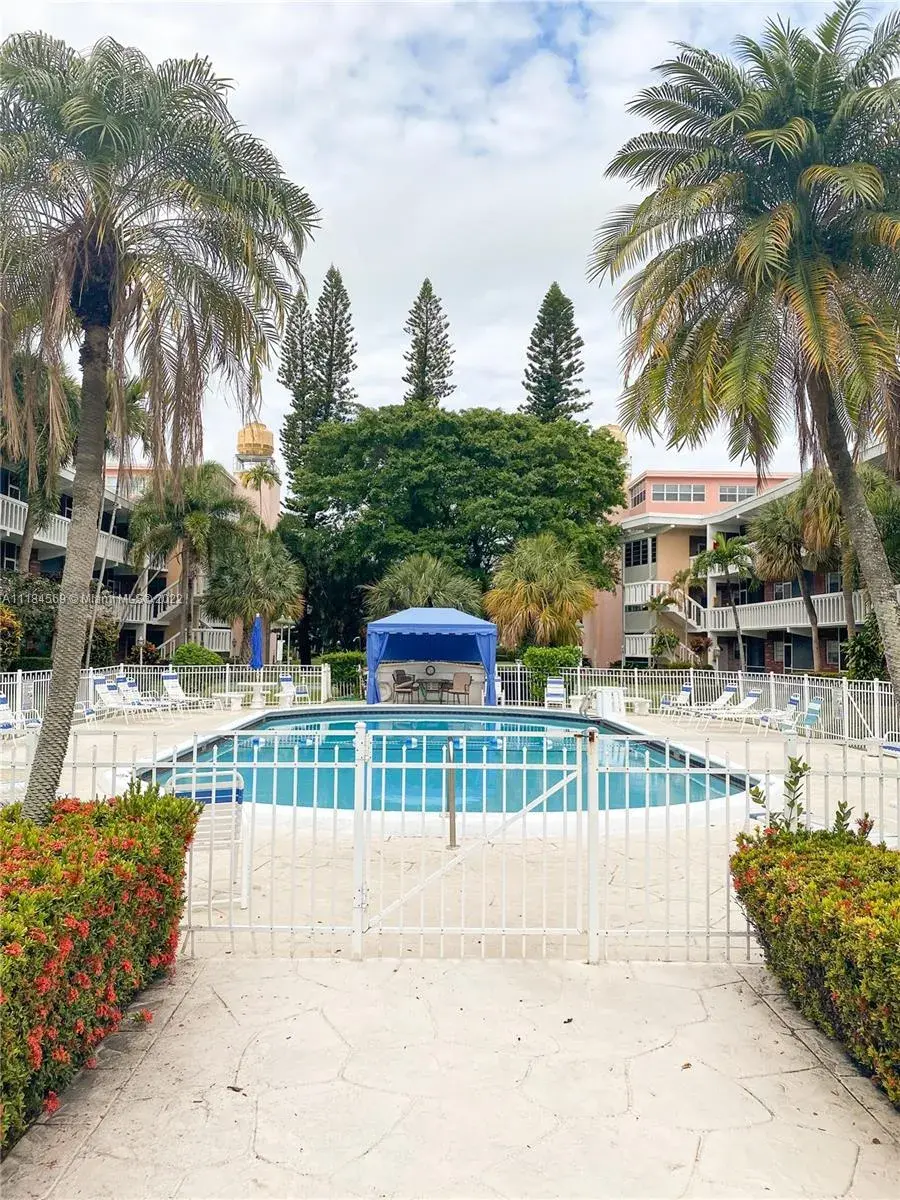 181 NE 14th Ave # 22B, Hallandale Beach FL 33009