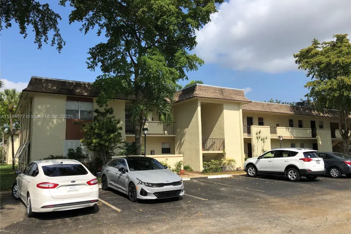 5525 N Lakewood Cir N # 222, Margate FL 33063