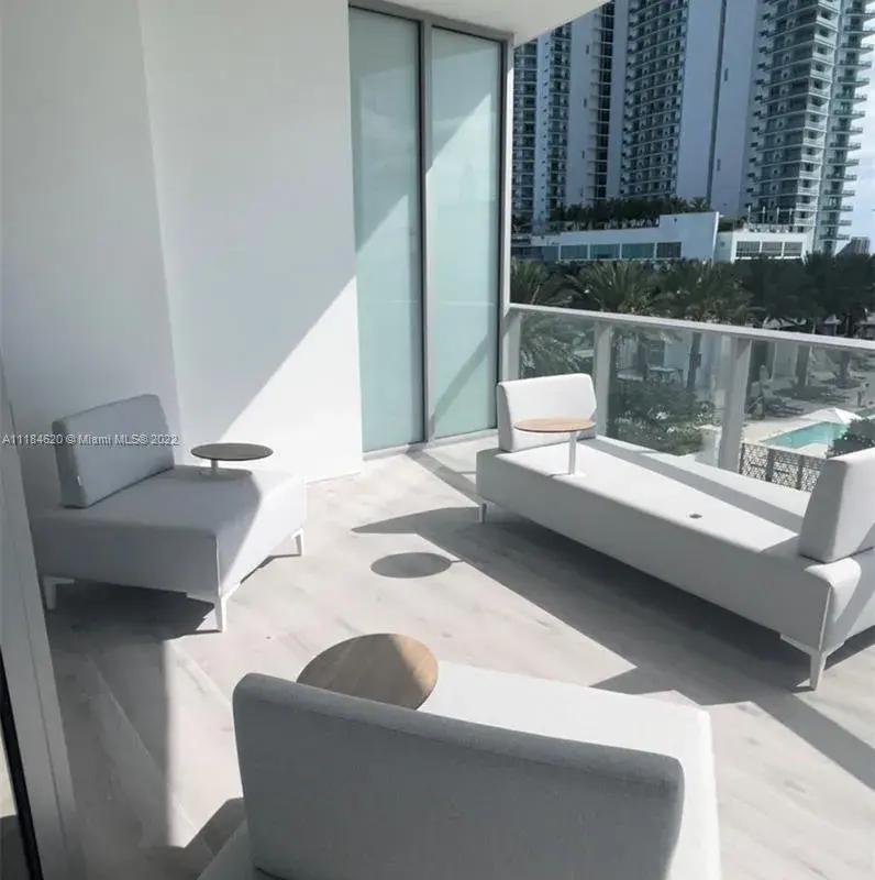 851 NE 1st Ave # 909, Miami FL 33132