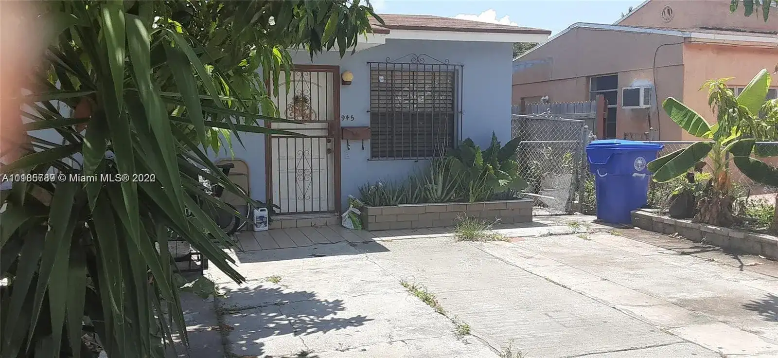 945 NW 22nd Pl, Miami FL 33125 photo 3
