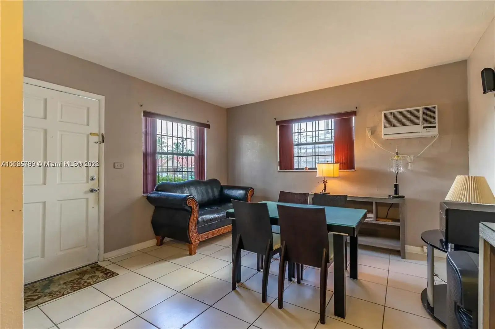 945 NW 22nd Pl, Miami FL 33125 photo 5