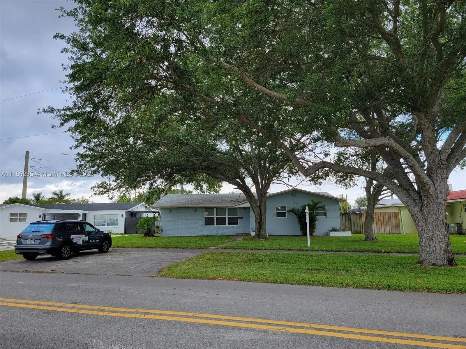 3407 N Longfellow Cir, Hollywood FL 33021