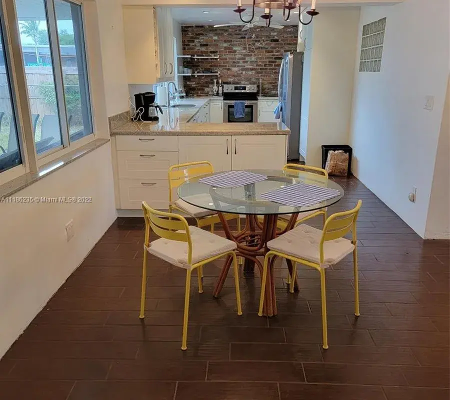 3407 N Longfellow Cir, Hollywood FL 33021