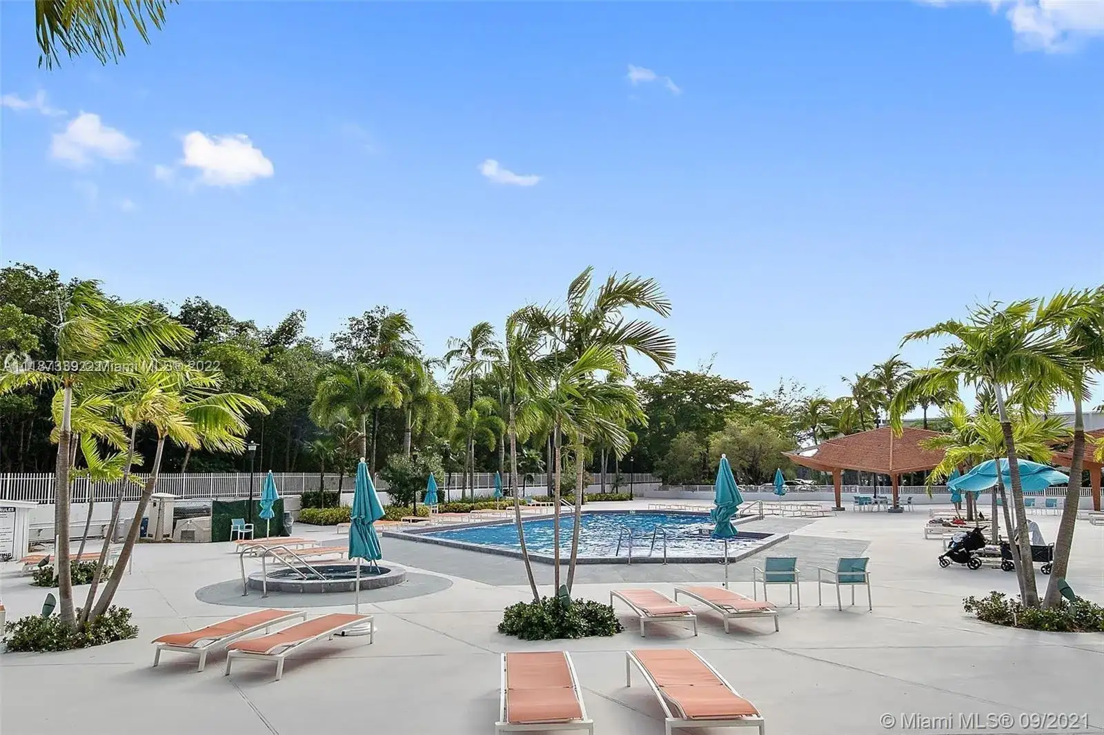 100 Bayview Dr # 1024, Sunny Isles Beach FL 33160 photo 4