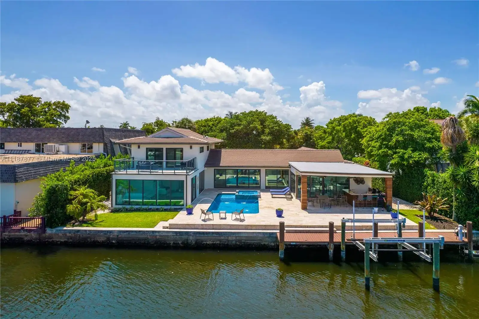 1025 Diplomat Pkwy, Hollywood FL 33019 photo 3