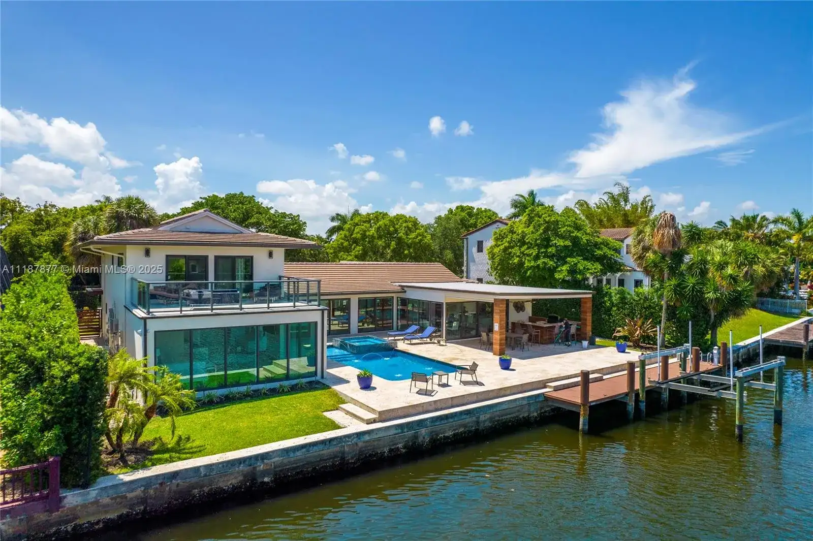 1025 Diplomat Pkwy, Hollywood FL 33019 photo 4