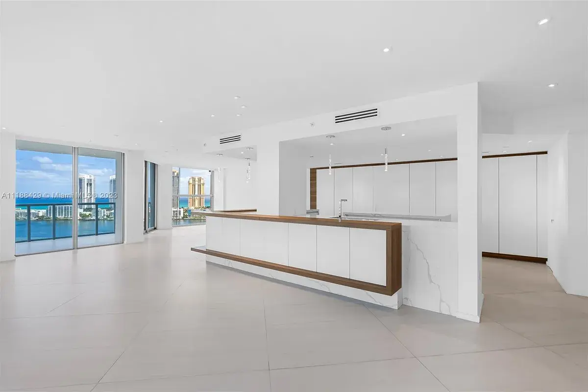 4000 Island Blvd # 2, Aventura FL 33160