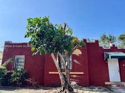 52 NW 47th St, Miami FL 33127
