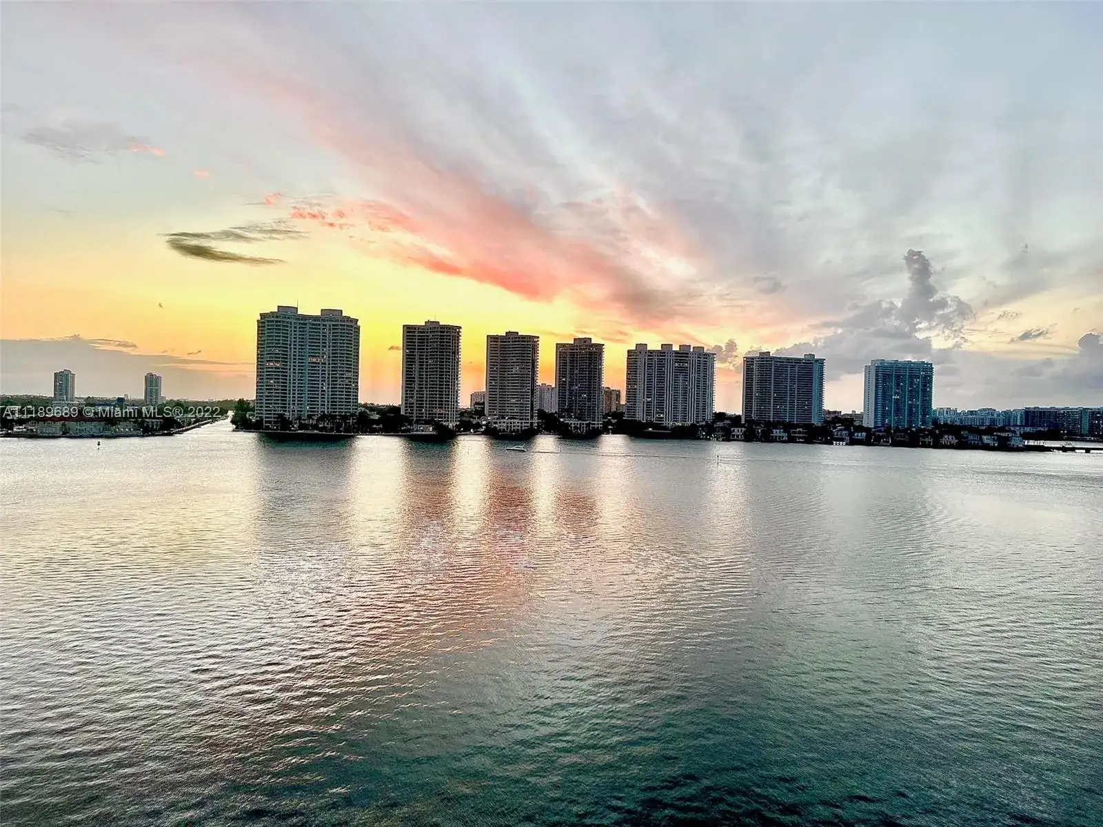 17600 N Bay Rd # N905, Sunny Isles Beach FL 33160