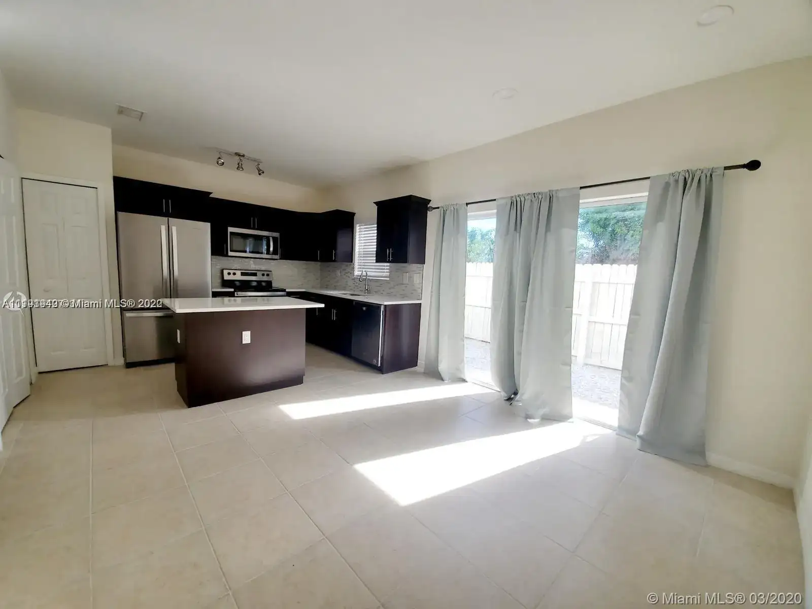1690 SE 31st Ct, Homestead FL 33035 photo 2