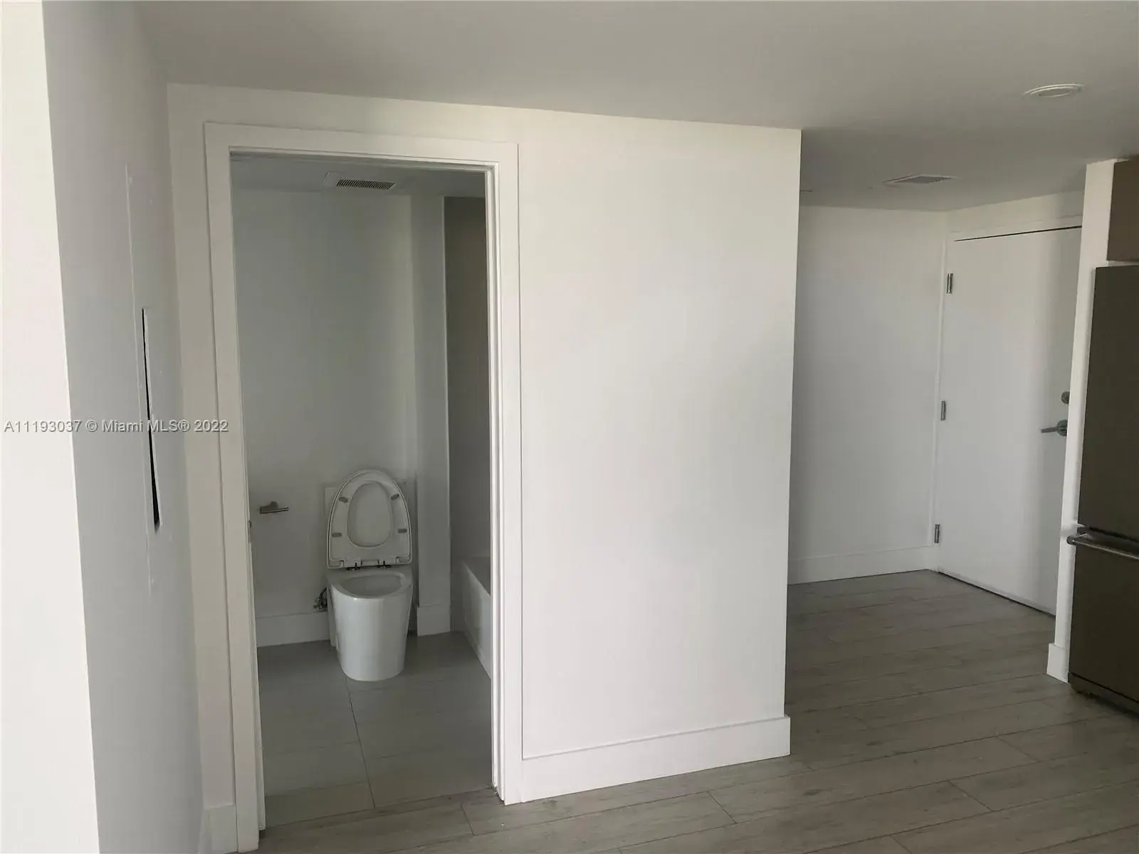13800 Highland Dr, North Miami Beach FL 33181