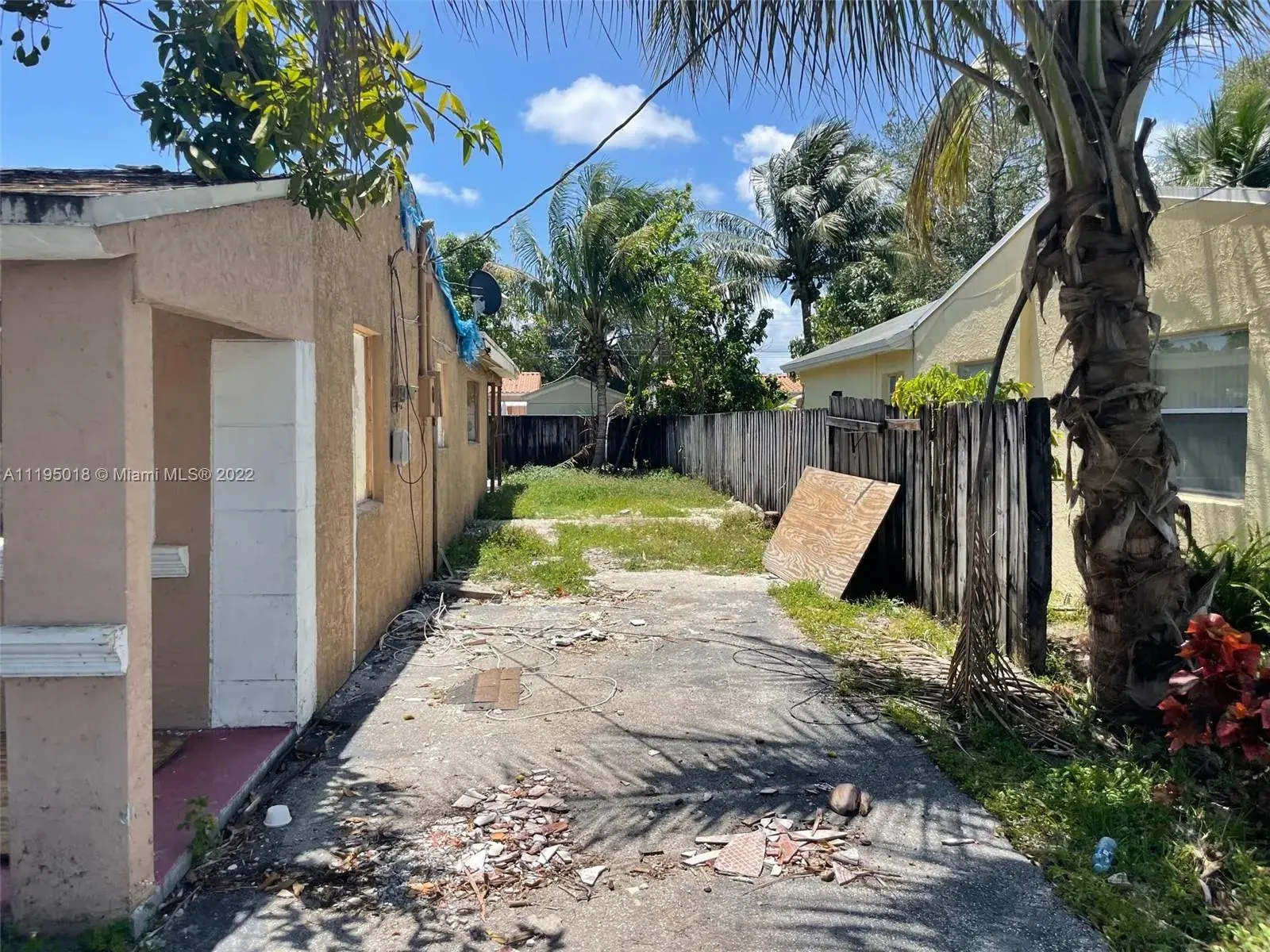 635 SW 9th St, Hallandale Beach FL 33009