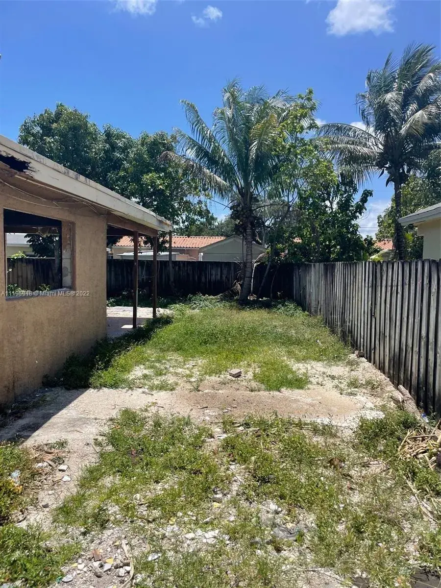 635 SW 9th St, Hallandale Beach FL 33009