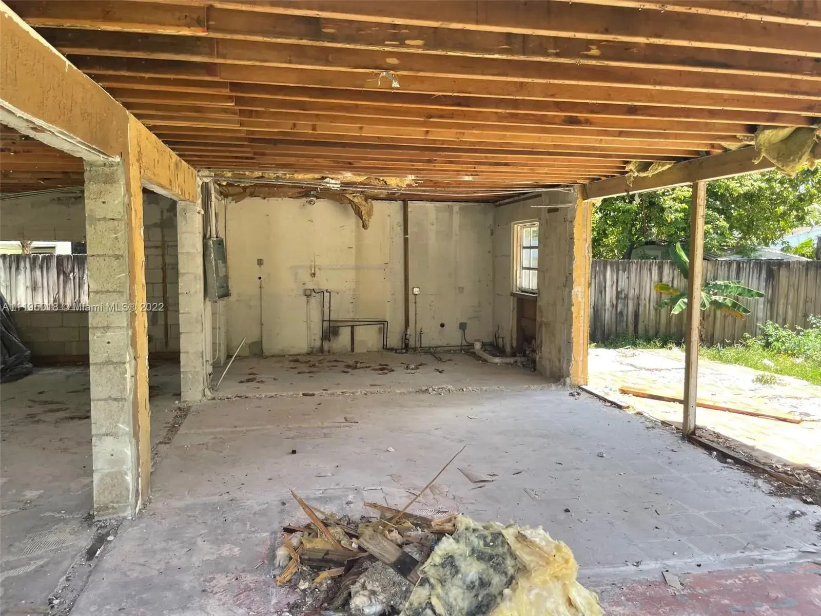 635 SW 9th St, Hallandale Beach FL 33009