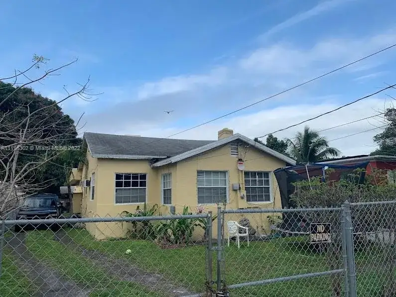 3040 NW 13th Ave, Miami FL 33142 photo 2