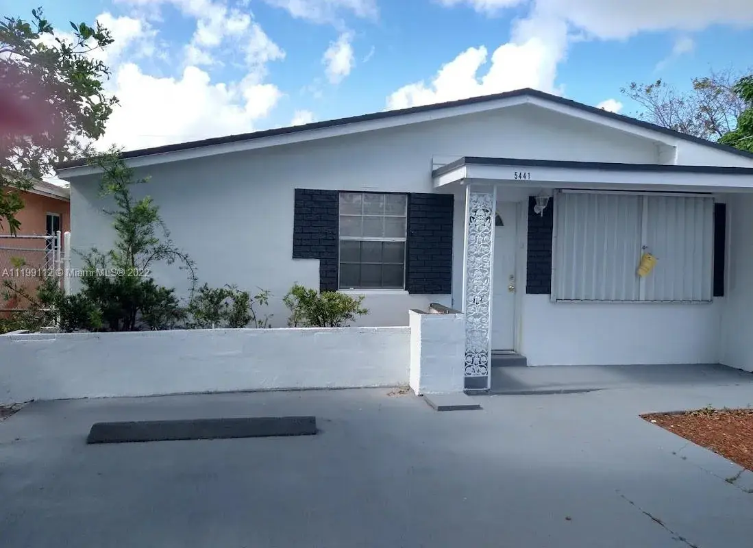 5441 SW 18th St, West Park FL 33023
