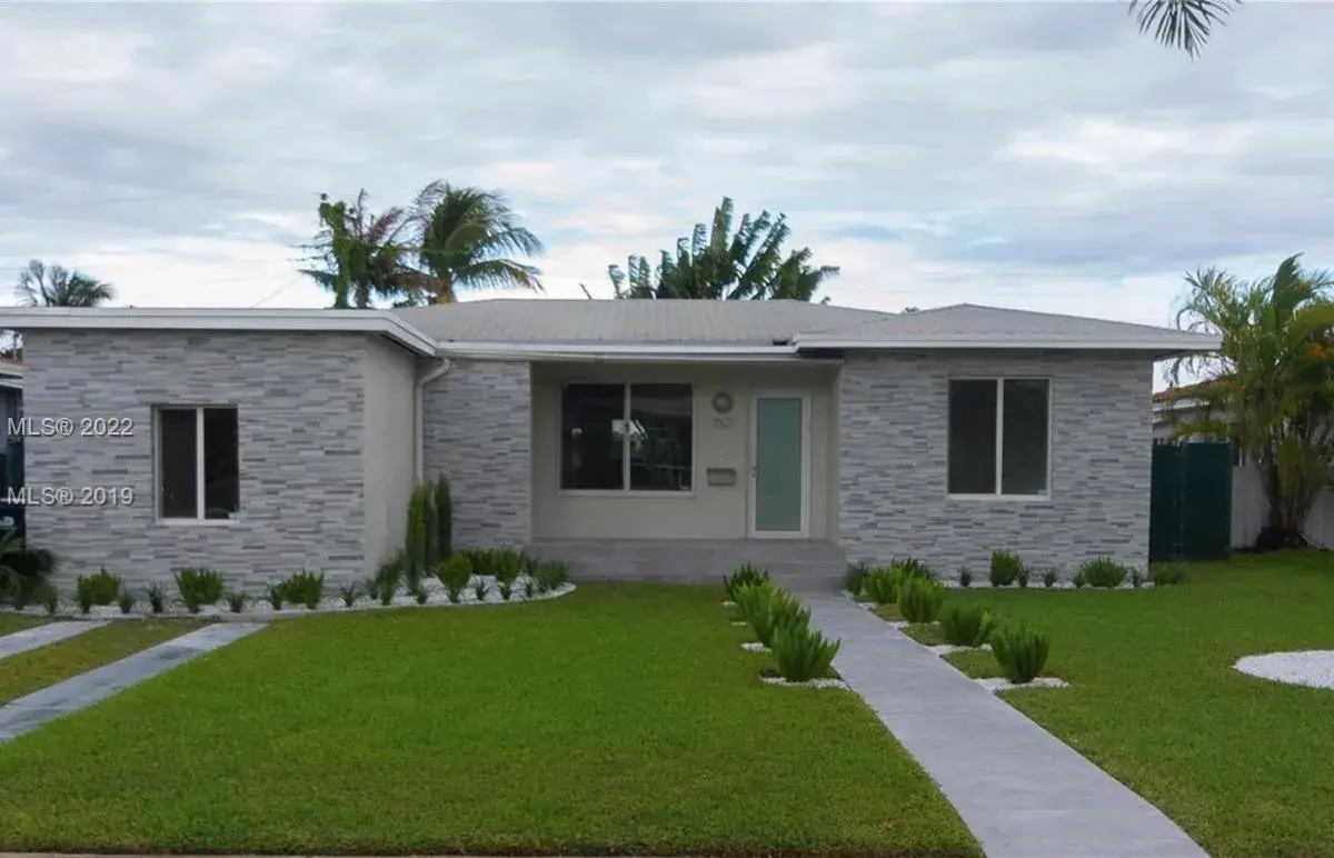 7521 Bounty Ave, North Bay Village FL 33141