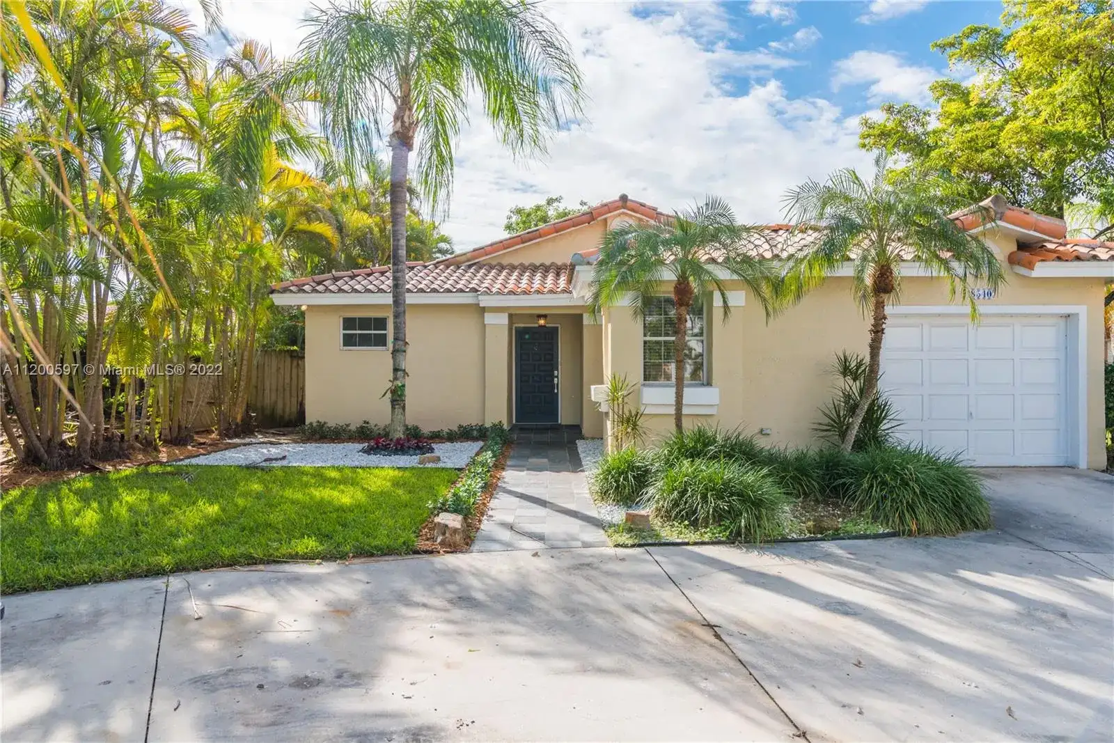 8540 SW 210th Ter, Cutler Bay FL 33189 photo 2