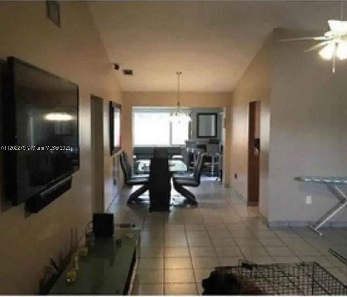 8421 NW 8th St, Pembroke Pines FL 33024 photo 5