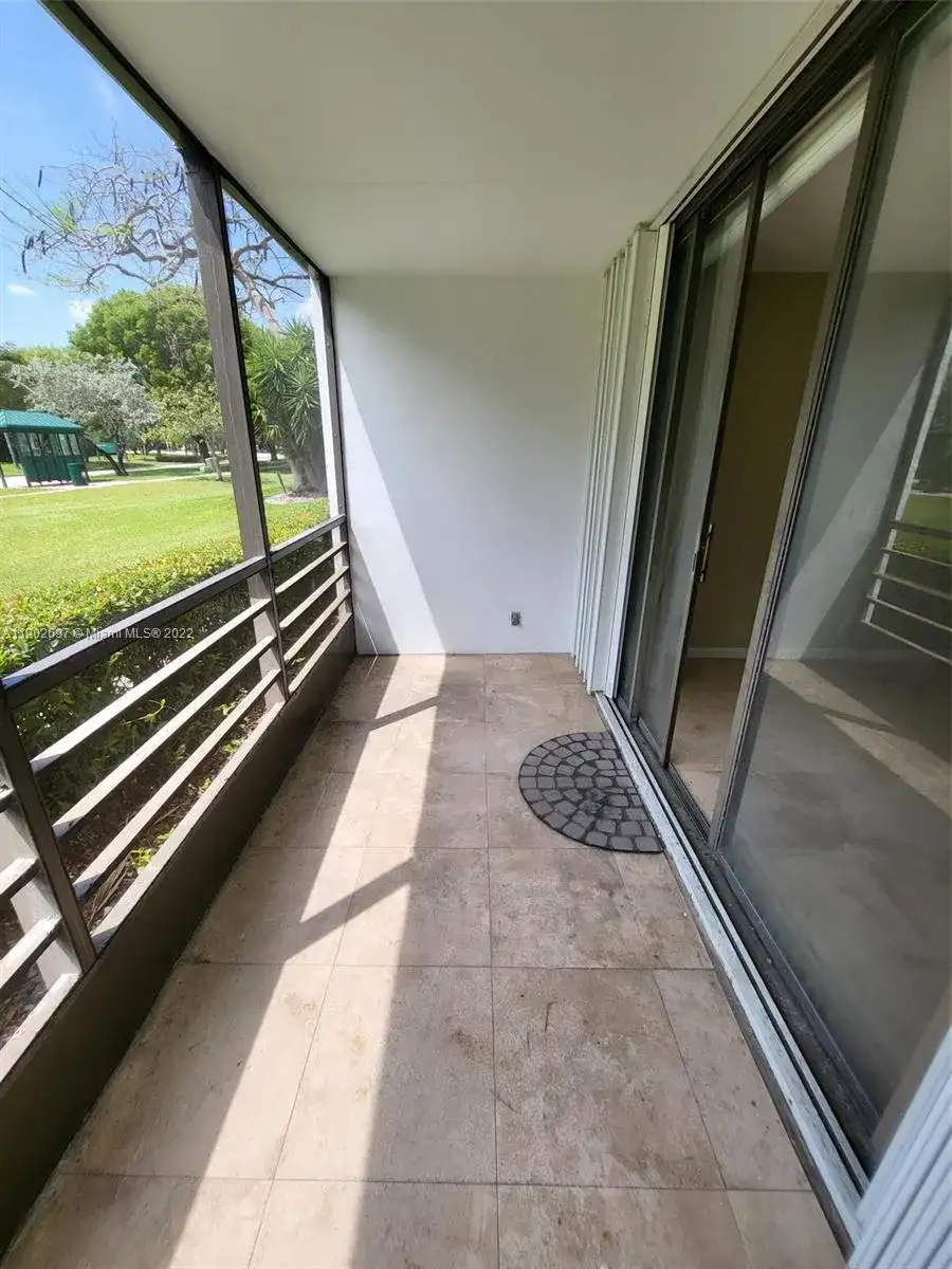 20500 W Country Club Dr # 117, Aventura FL 33180 photo 5
