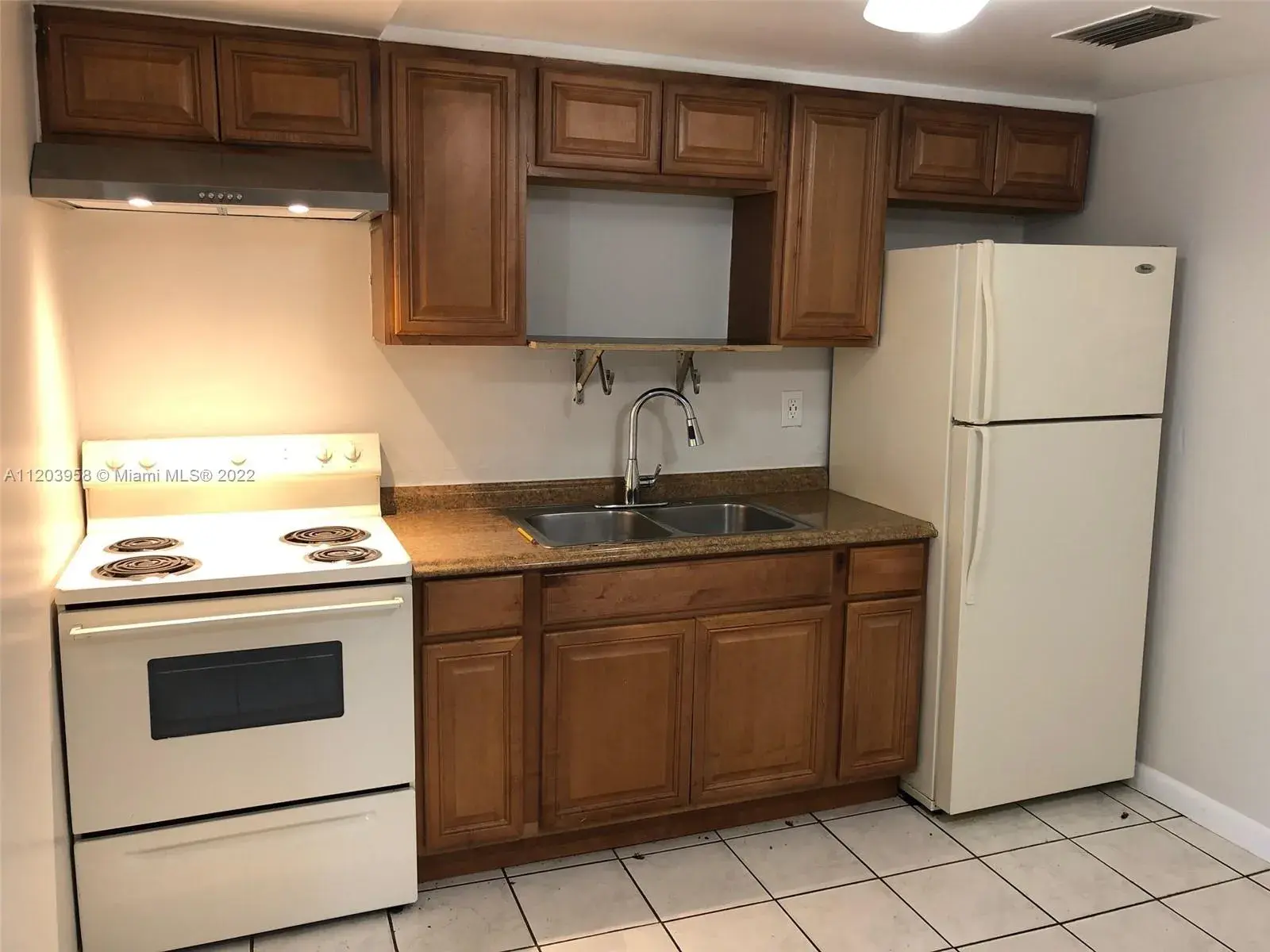 725 SW 8th Ave # B, Hallandale Beach FL 33009