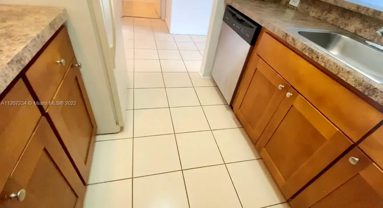 7601 E Treasure Dr # 1710, North Bay Village FL 33141 photo 5