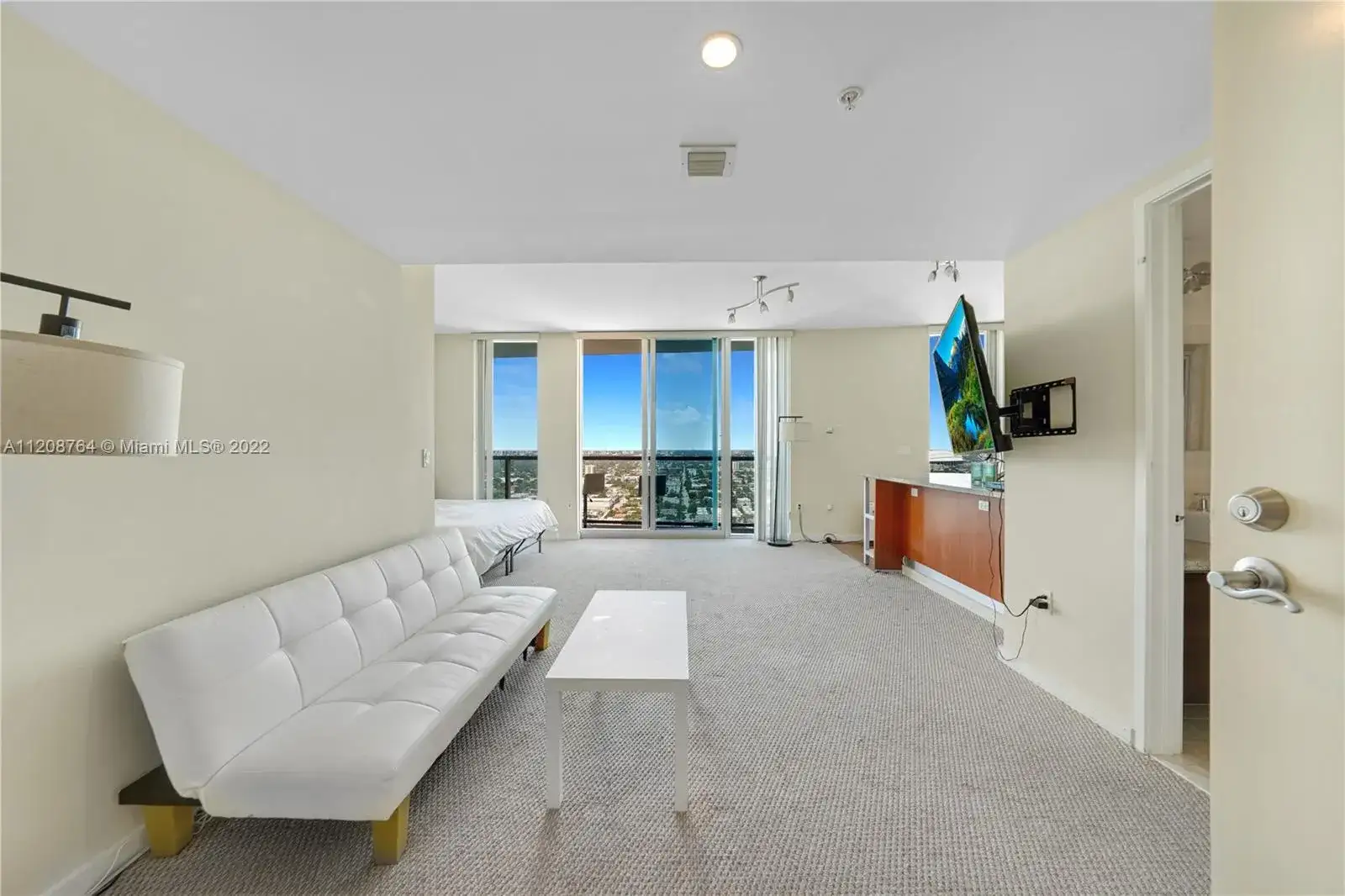 185 SW 7th St # 3100, Miami FL 33130 photo 2