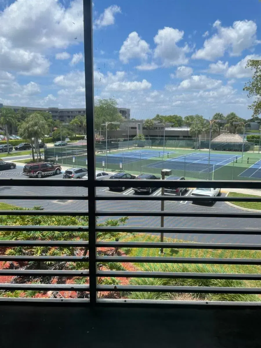 1001 Colony Point Cir # 306, Pembroke Pines FL 33026
