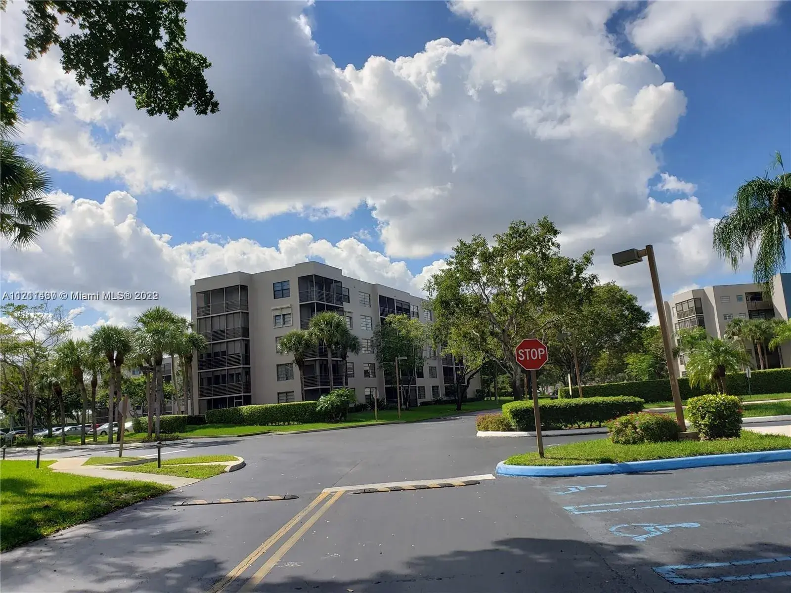 1001 Colony Point Cir # 306, Pembroke Pines FL 33026