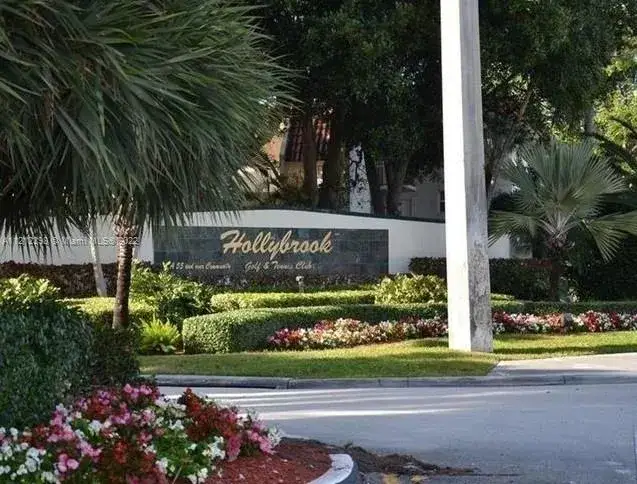 8940 S Hollybrook Blvd # 307, Pembroke Pines FL 33025