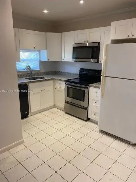 8940 S Hollybrook Blvd # 307, Pembroke Pines FL 33025 photo 3