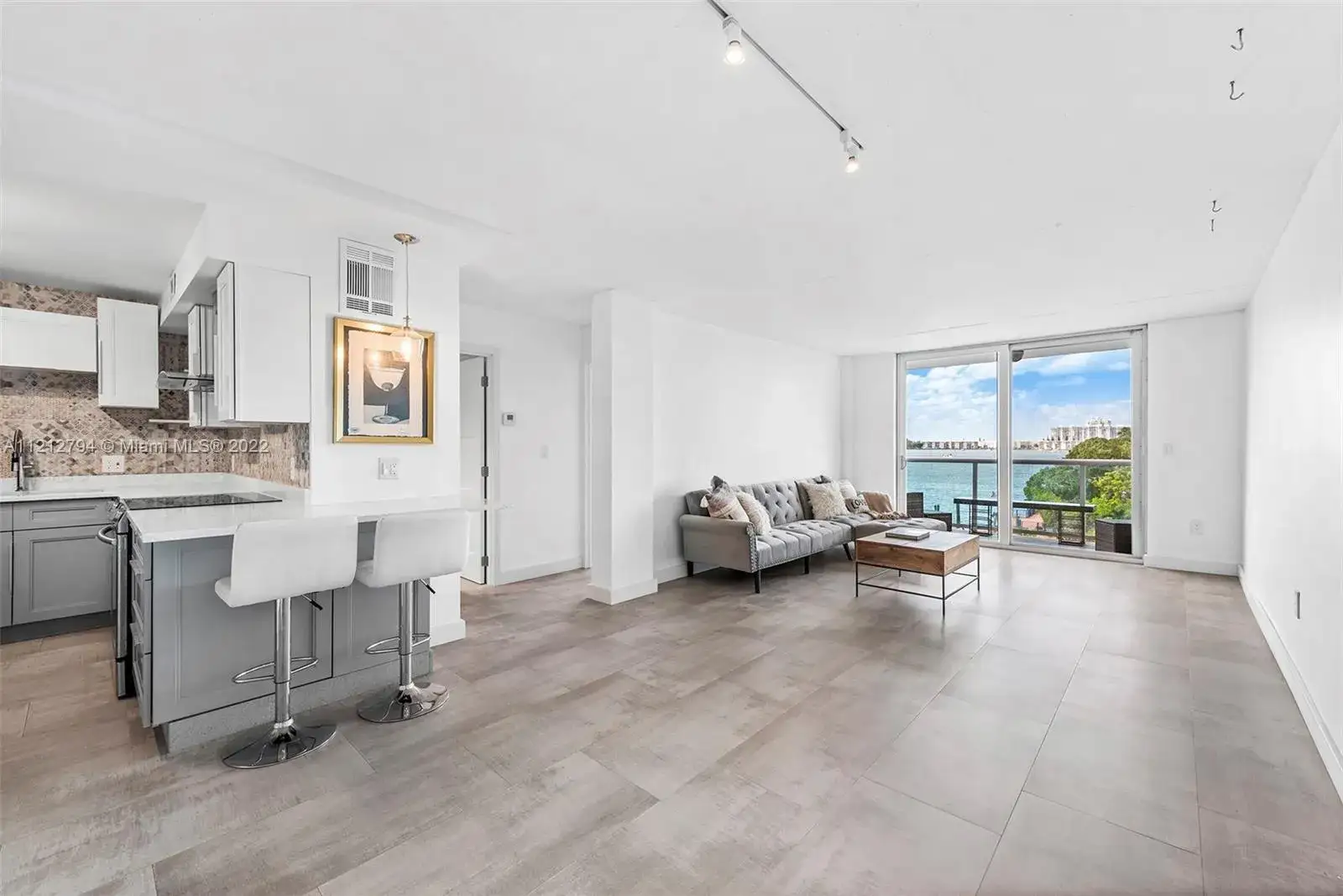 2841 NE 163rd St # 409, North Miami Beach FL 33160 photo 2