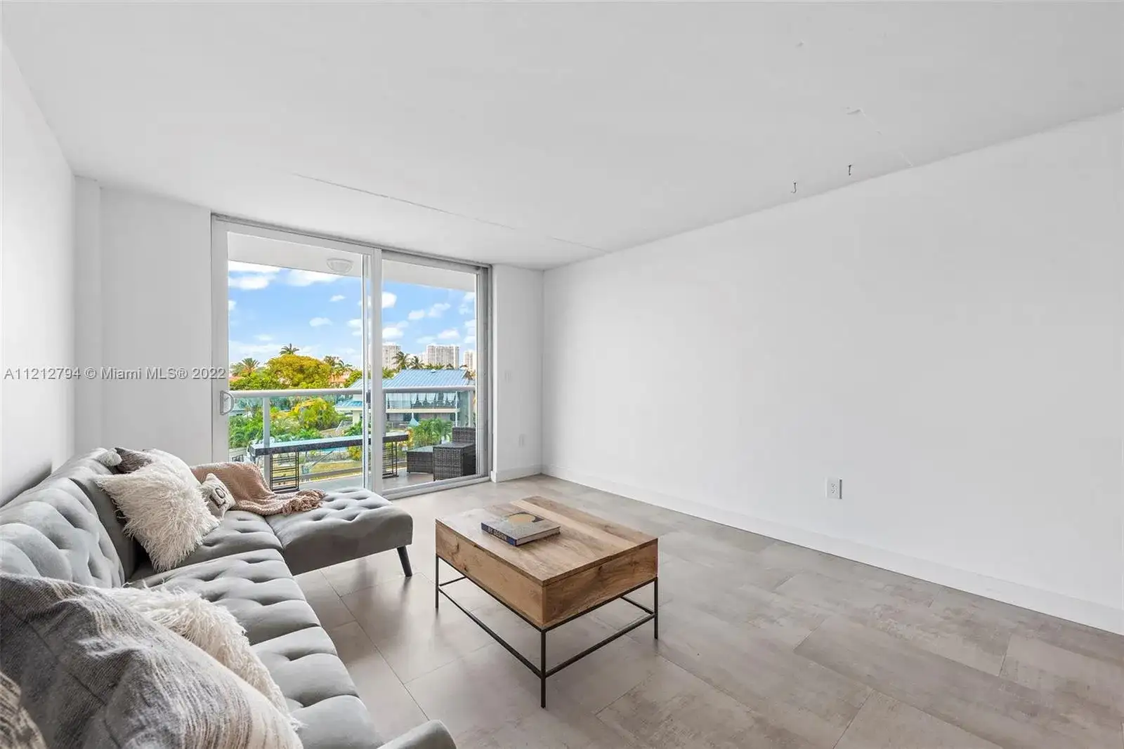 2841 NE 163rd St # 409, North Miami Beach FL 33160 photo 4