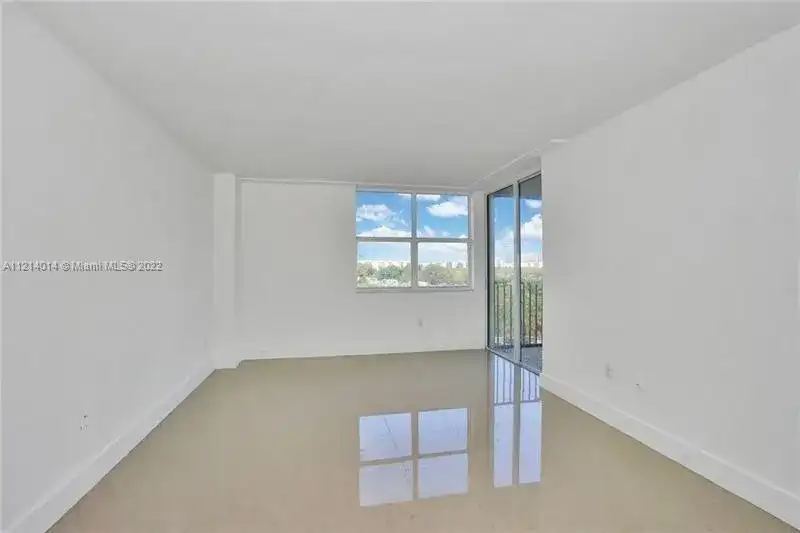 20100 W Country Club Dr # 504, Aventura FL 33180 photo 2