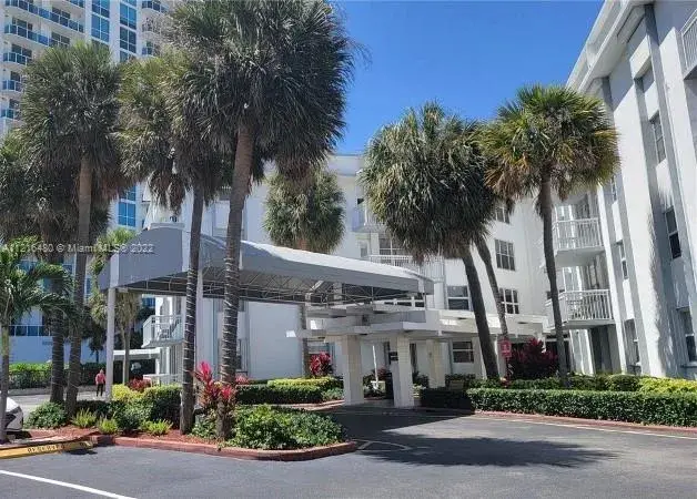 1913 S Ocean Dr # 124, Hallandale Beach FL 33009