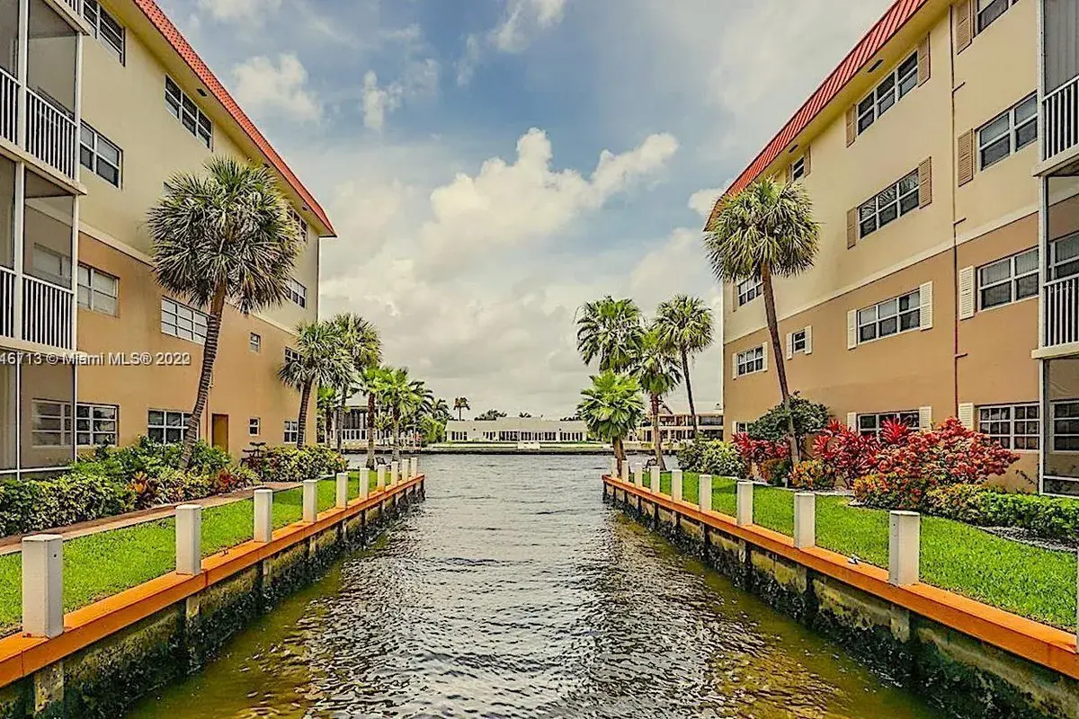 2097 S Ocean Dr # 305, Hallandale Beach FL 33009